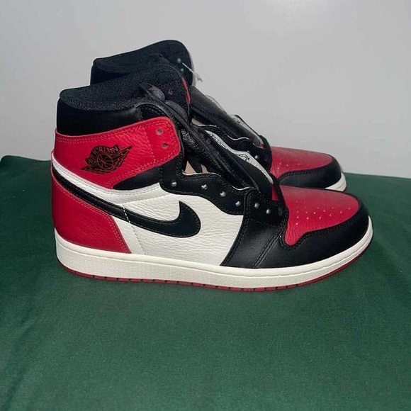 air jordan 1 bred toe size 8.5 main image 4